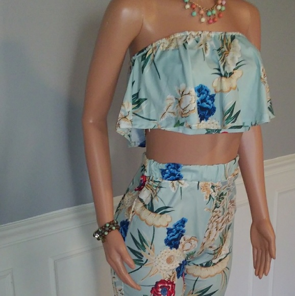 LAST ONE!!! Floral Print Bandeau Two Piece Set - Picture 2 of 5